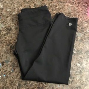 Athleta XS Black cropped leggings