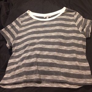Grey striped short t shirt shows minimal stomach