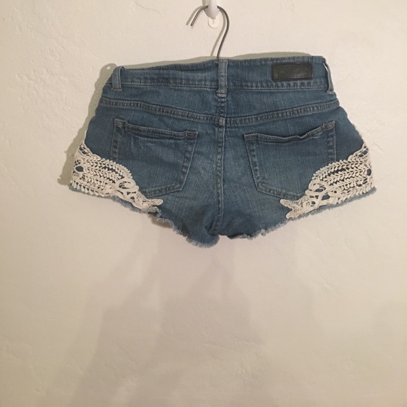 Denim cut off shorts with embroidery - Picture 2 of 4