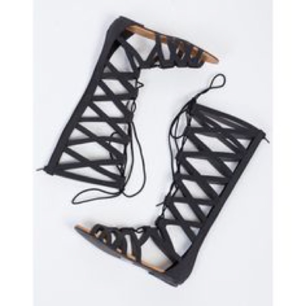 Me Too black gladiator sandals size 6