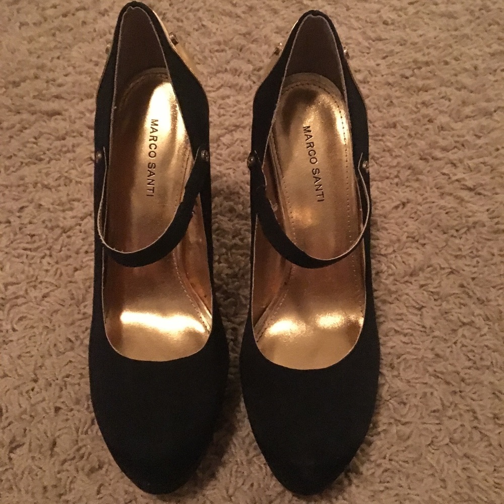 Like New black and gold Mary Jane style heels