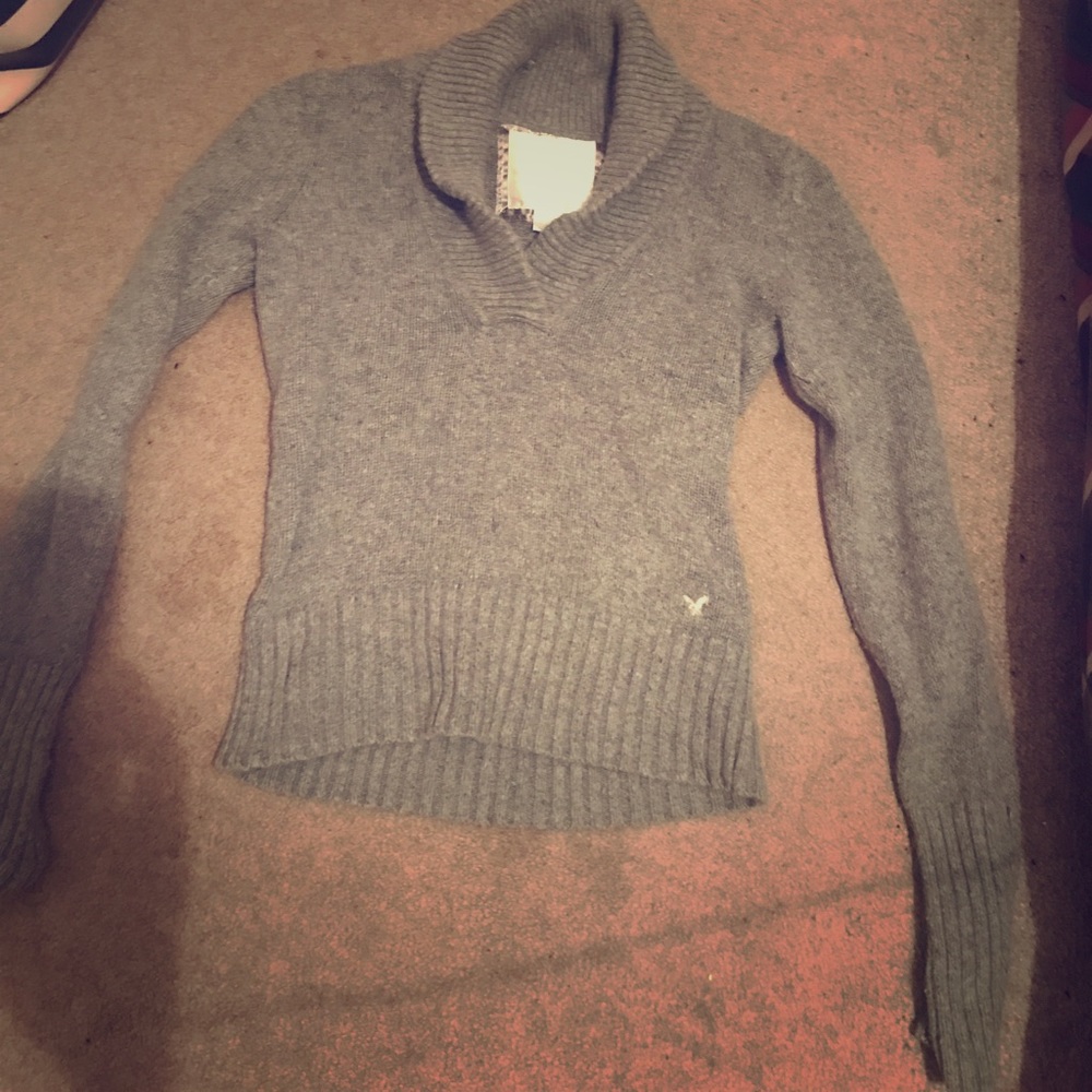 American Eagle Gray Scoop Neck Sweater