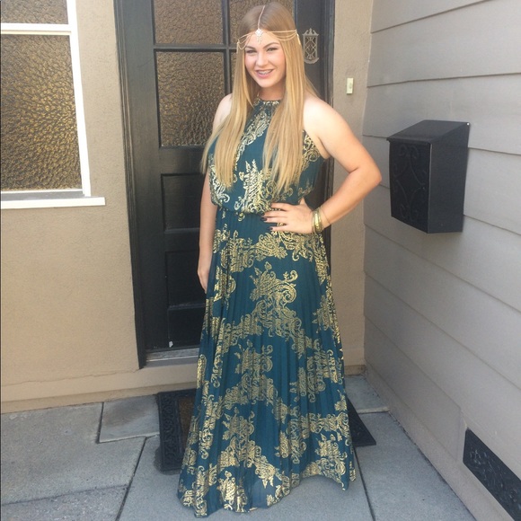 Beautiful dress - Picture 1 of 4