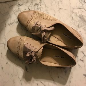 Nude oxfords