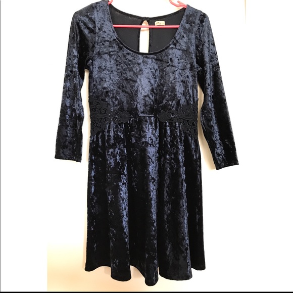 Velvet Dress - Picture 2 of 4