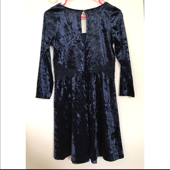 Velvet Dress - Picture 3 of 4
