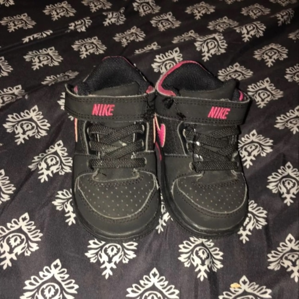 Black &' Pink Nike Shoes