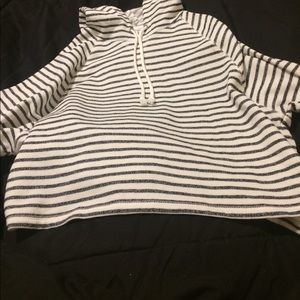 Long sleeve hooded crop top