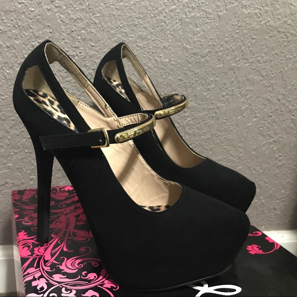 NEVER WORN Qupid heels