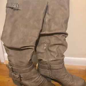 SIZE 8 WOMENS BOOTS - Brown (Macy's)