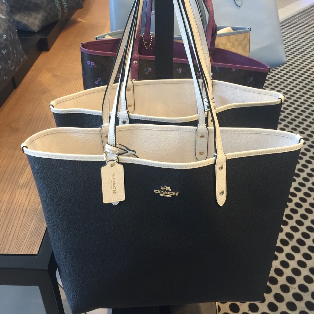 ❌ SOLD ❌ Coach reversible city tote