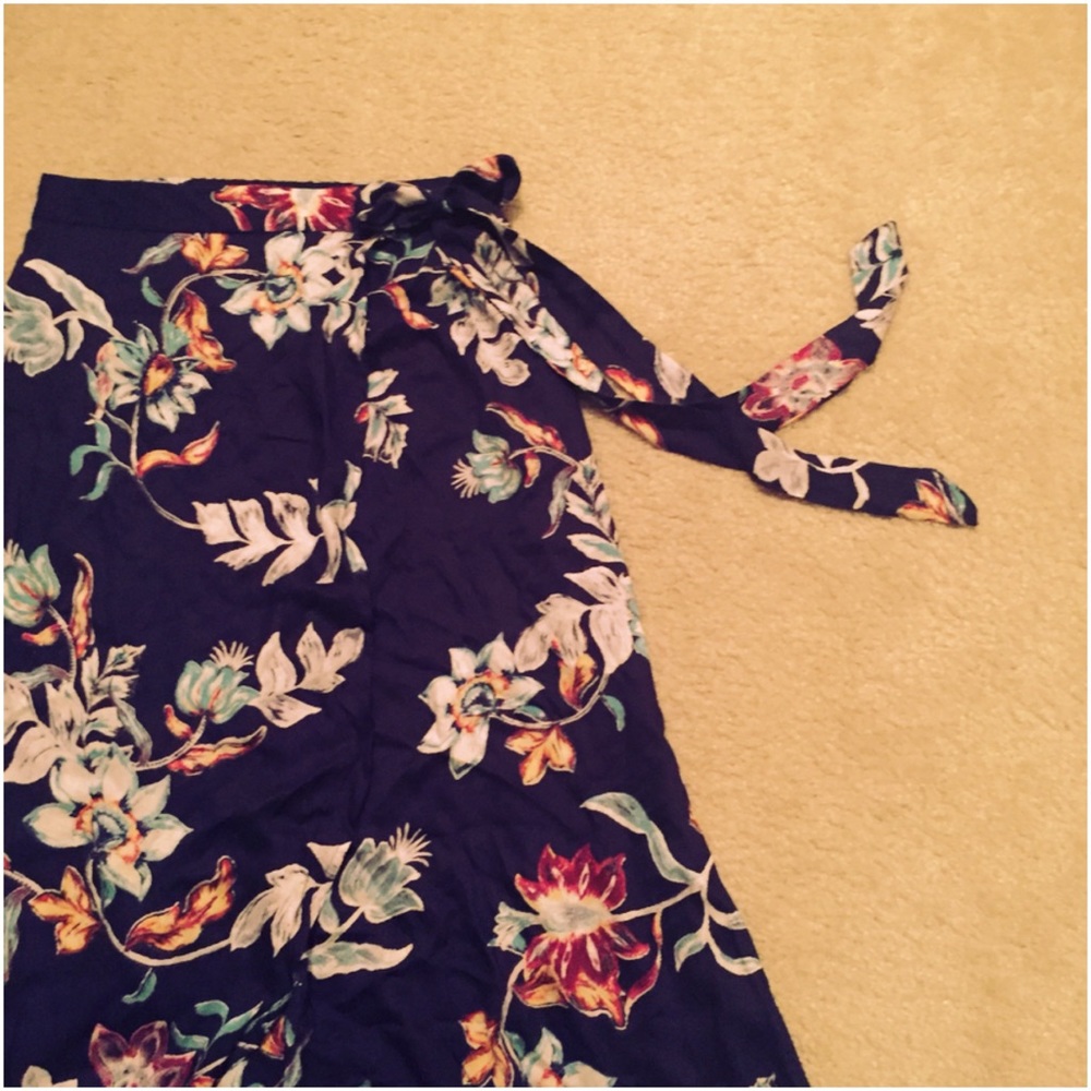 (NWOT) JAPNA navy blue floral wrap high low skirt