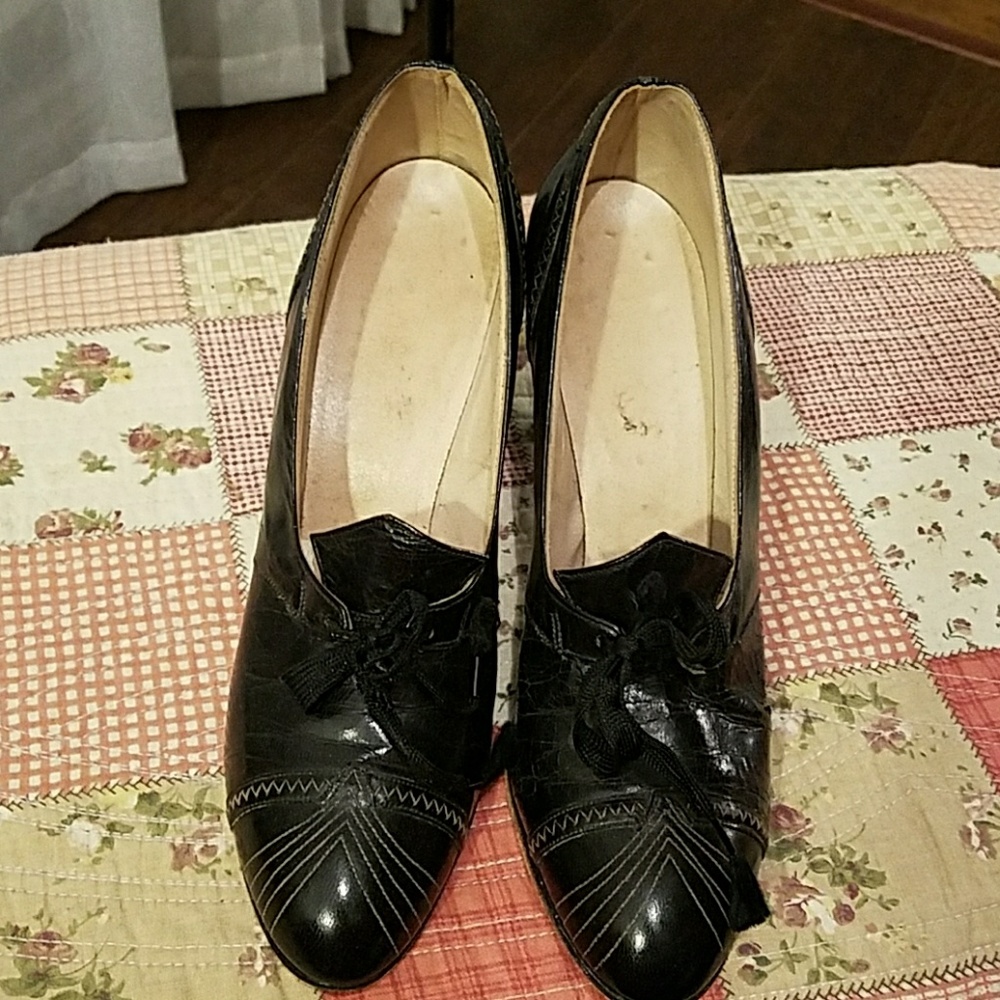 Original Art Deco pumps from 1920s or 1930s
