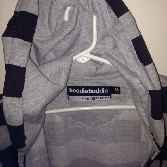 🔥 🔥 Hoodie with built in headphones!! 🎧 - Picture 5 of 6