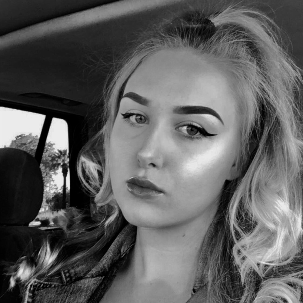 Meet your Posher, Dana