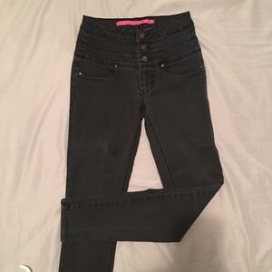 TINSELTOWN: Skinny jeans