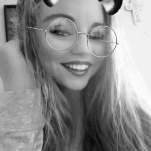 Meet your Posher, April