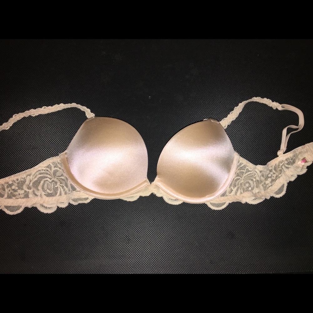 VS Pink Lace Bra