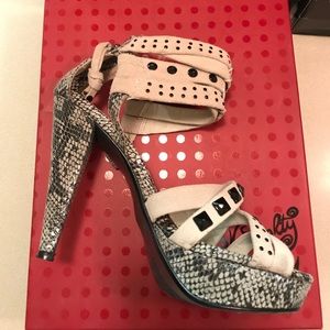 NIB Naughty monkey shoes cream with black stones