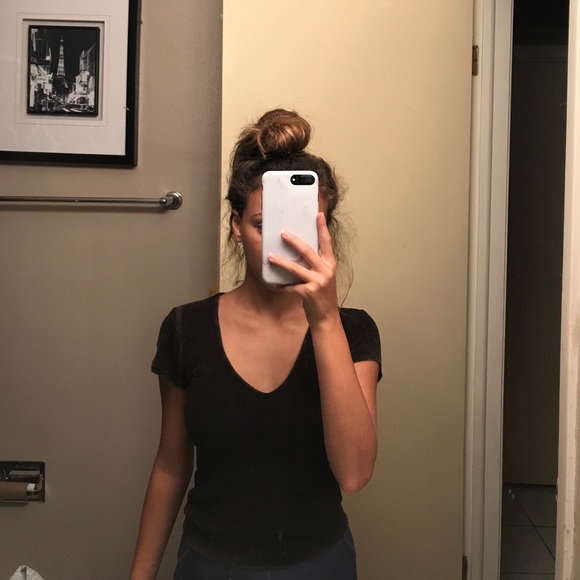 Bkack v neck - Picture 2 of 3