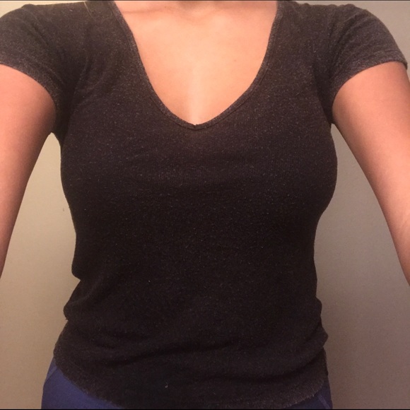 Bkack v neck - Picture 3 of 3