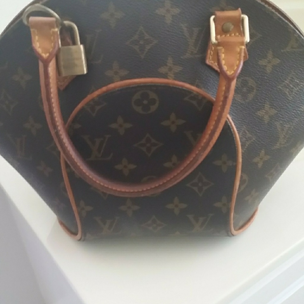 AUTHENTIC LOUISE VUITTON