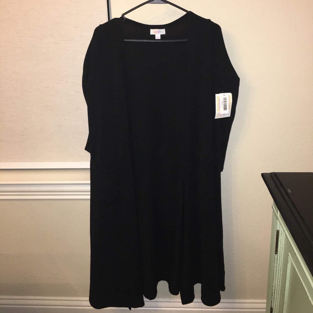 Sold!!     LuLaRoe Solid Black Sarah