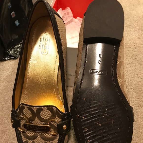 Coach shoes almost new used once size 8 with box - Picture 2 of 2