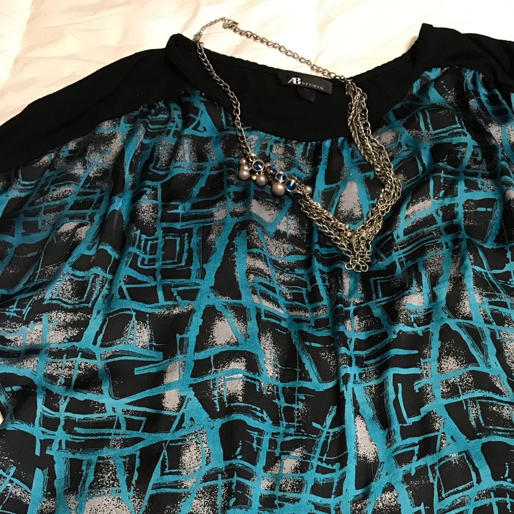 Abstract Poly/knit Blouse