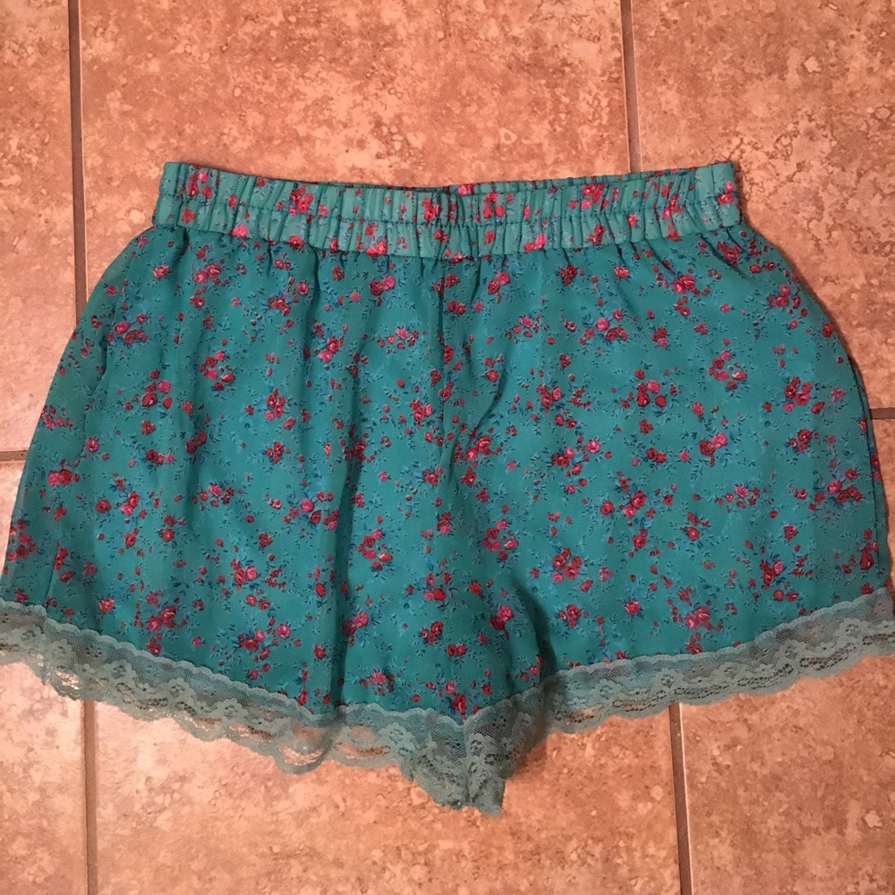 NEW cute lace trimmed shorts