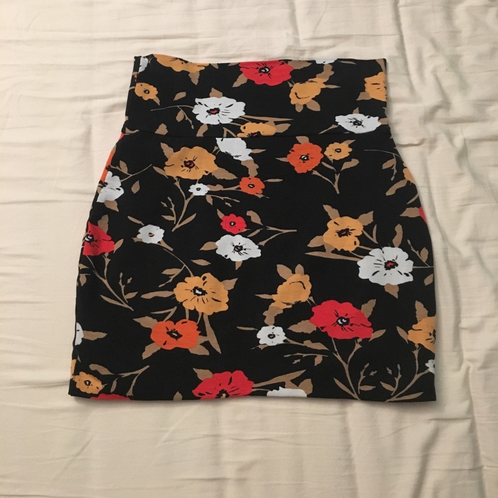Floral patterned body con skirt