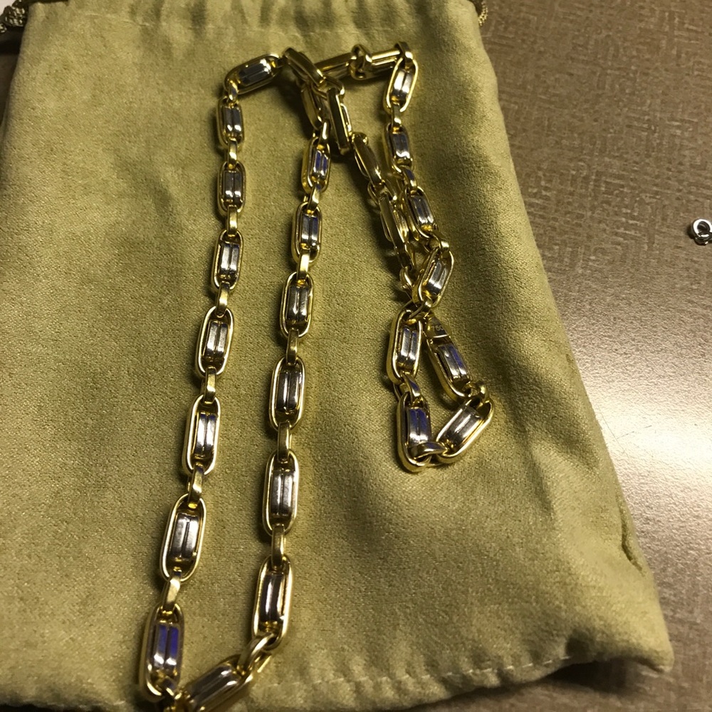 Two toned 18kt gold necklace.