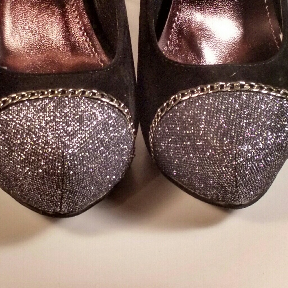 BLACK AND GLITTER PUMPS - Picture 5 of 5