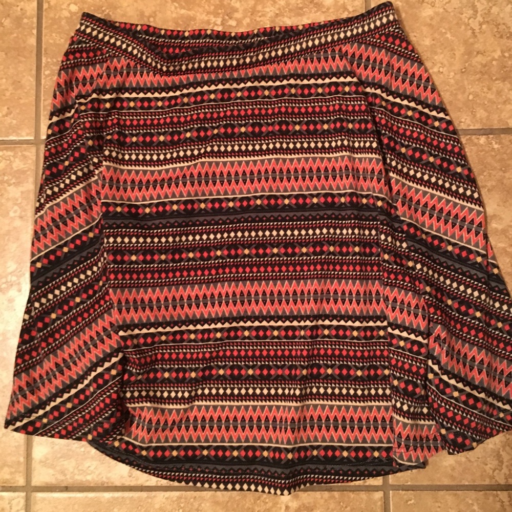 NEW patterned skirt