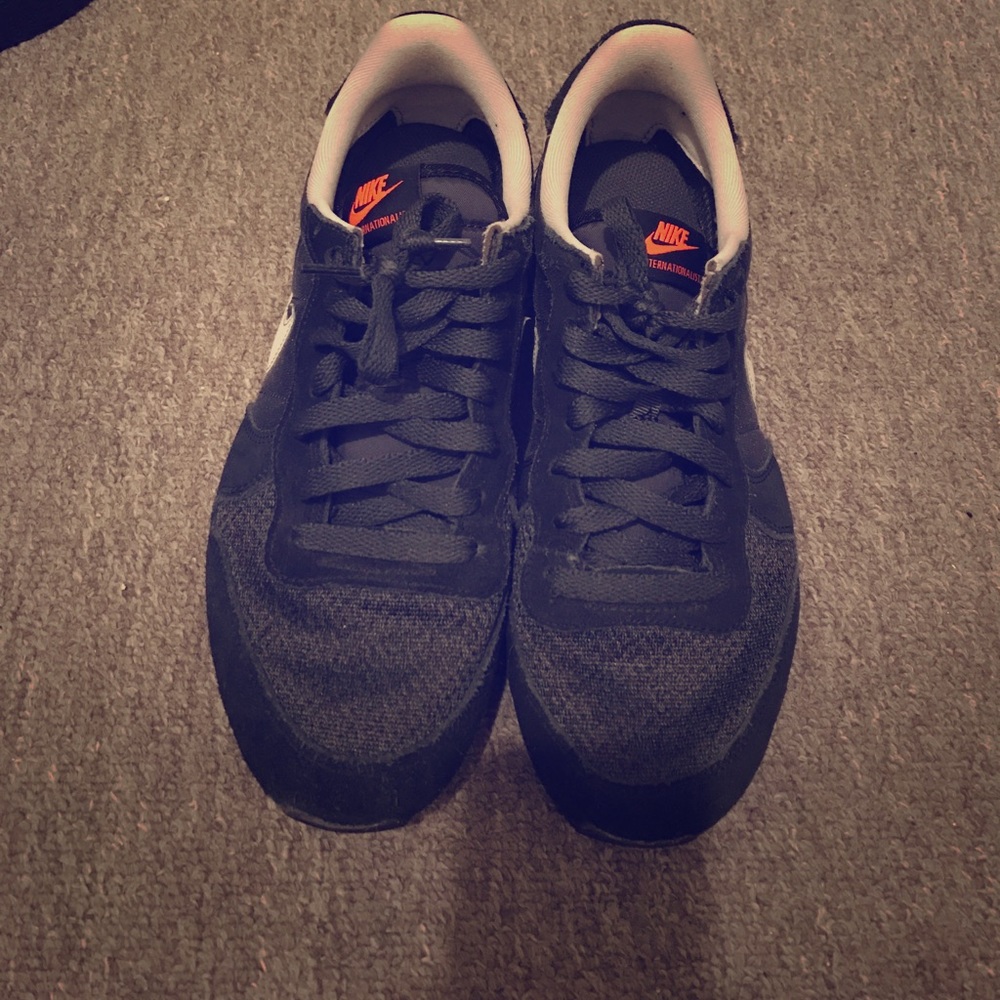 Nike Internationalist Sneaker gently worn!
