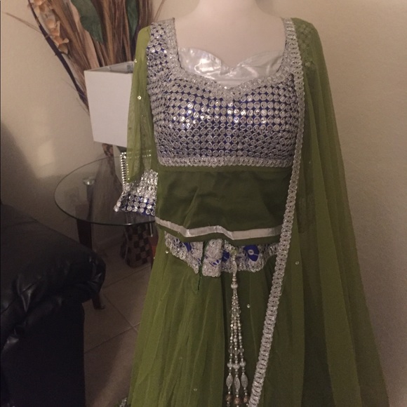 Green Lahenga for mehndi or Sangeet - Picture 3 of 4