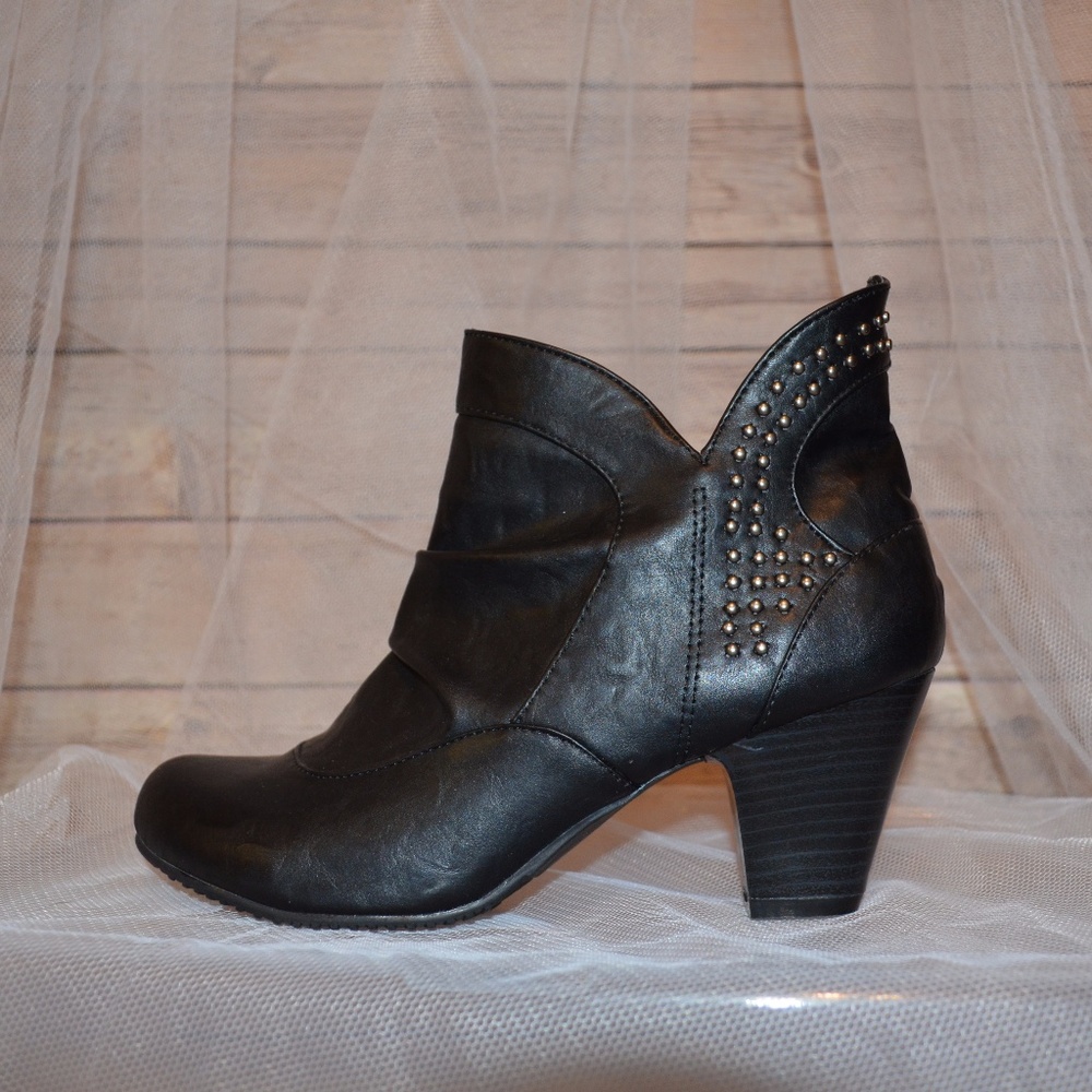 Romantic Soles Studded Leather Ankle Boots