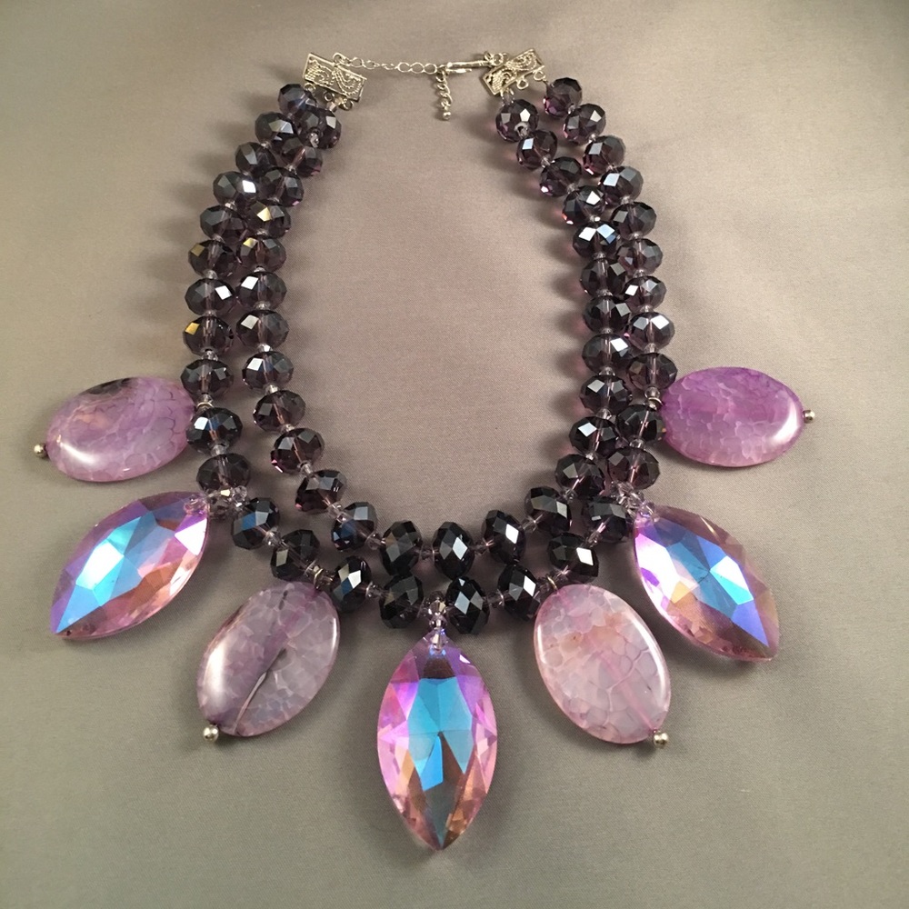 Beautiful Statement Necklace - New
