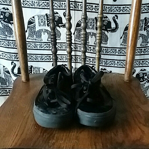 Vans Shoes - Vans Black Velvet Sneakers