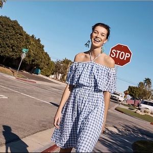 Kinsley off the shoulder