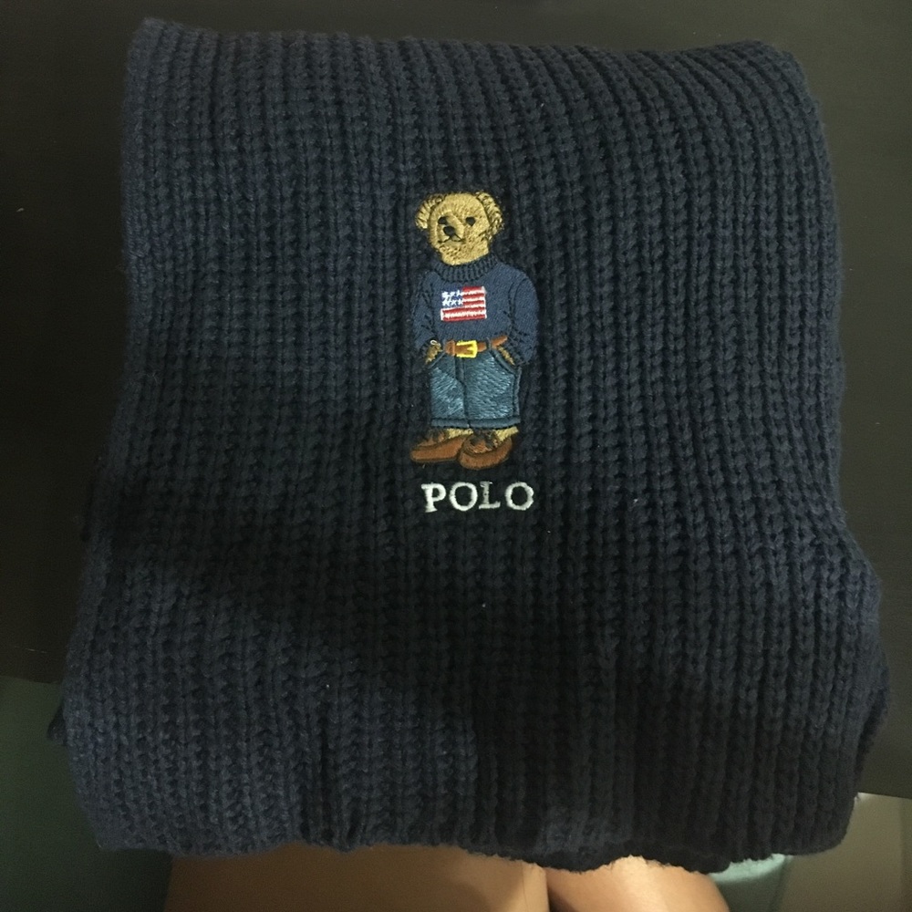 Polo bear scarf