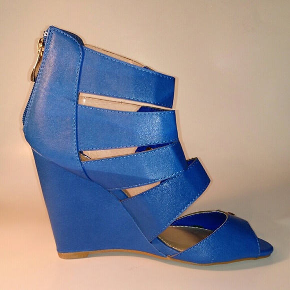 CLEAR STRAP WEDGES (NO OFFERS) - Picture 3 of 5