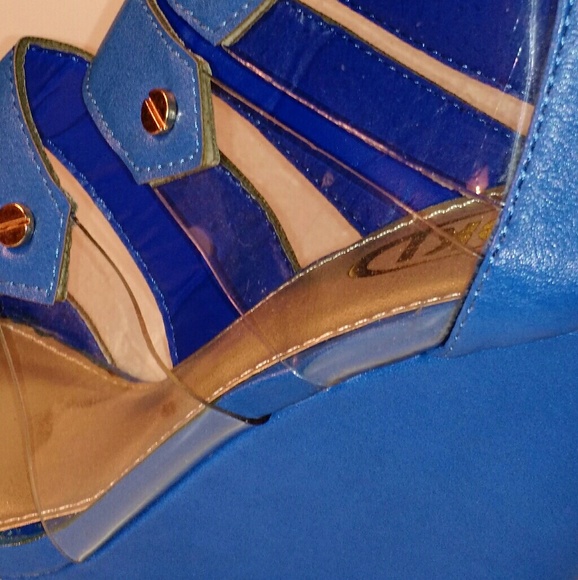 CLEAR STRAP WEDGES (NO OFFERS) - Picture 4 of 5