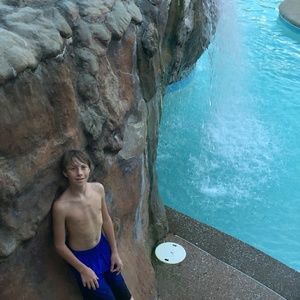 Meet your Posher, Max