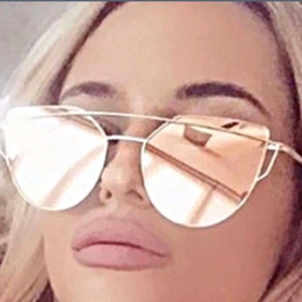 Mirrored sunglasses