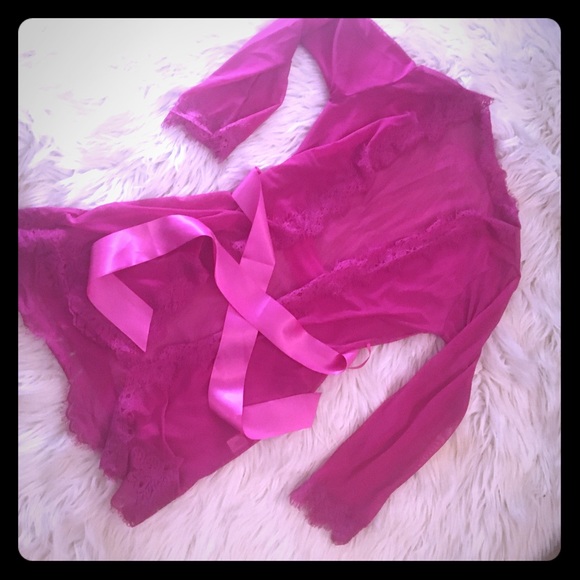 Other - Gorgeous pink lace robe