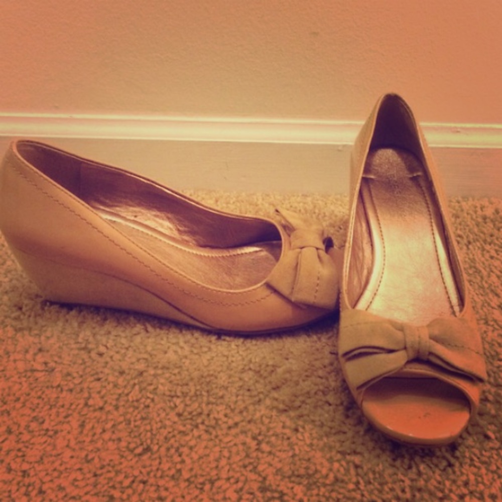 Nude peep toe wedge heels with bow