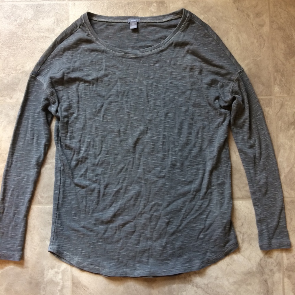 Aerie NWOT Gray Long Sleeve Shirt