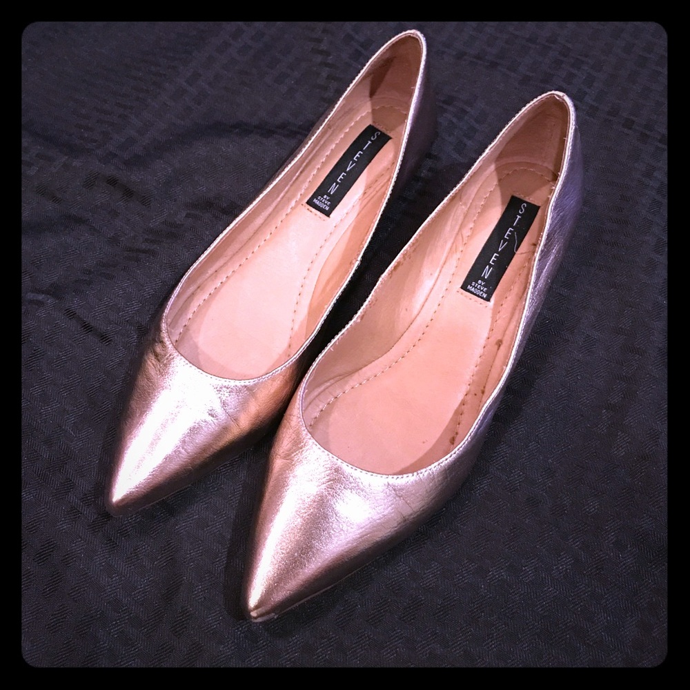 Steve Madden Pointed Flats Gold (Size 9)
