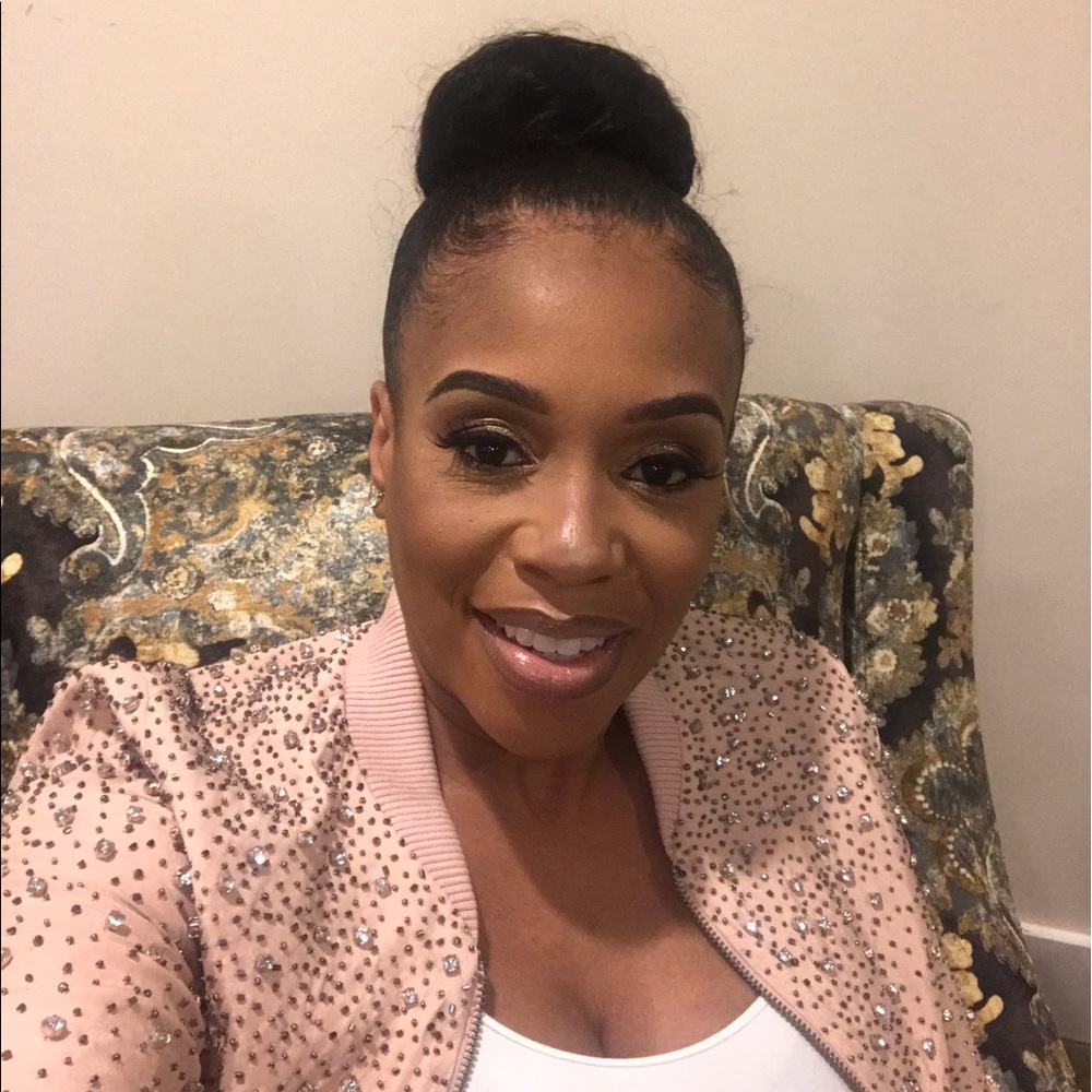 Meet your Posher, Johnyika